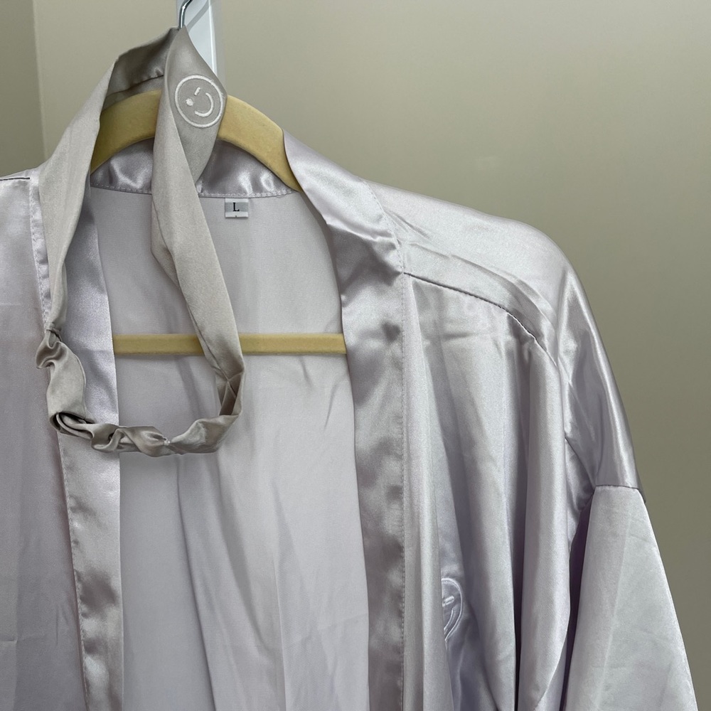 Smiley Robe - Picture 5 of 7